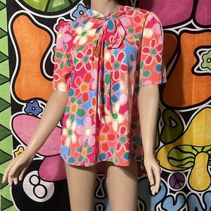 Women’s pink multicolor tee Small